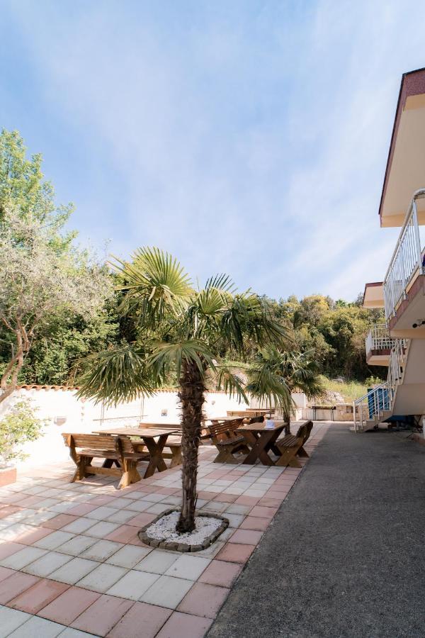 אוטייהא Villa Katharina מראה חיצוני תמונה