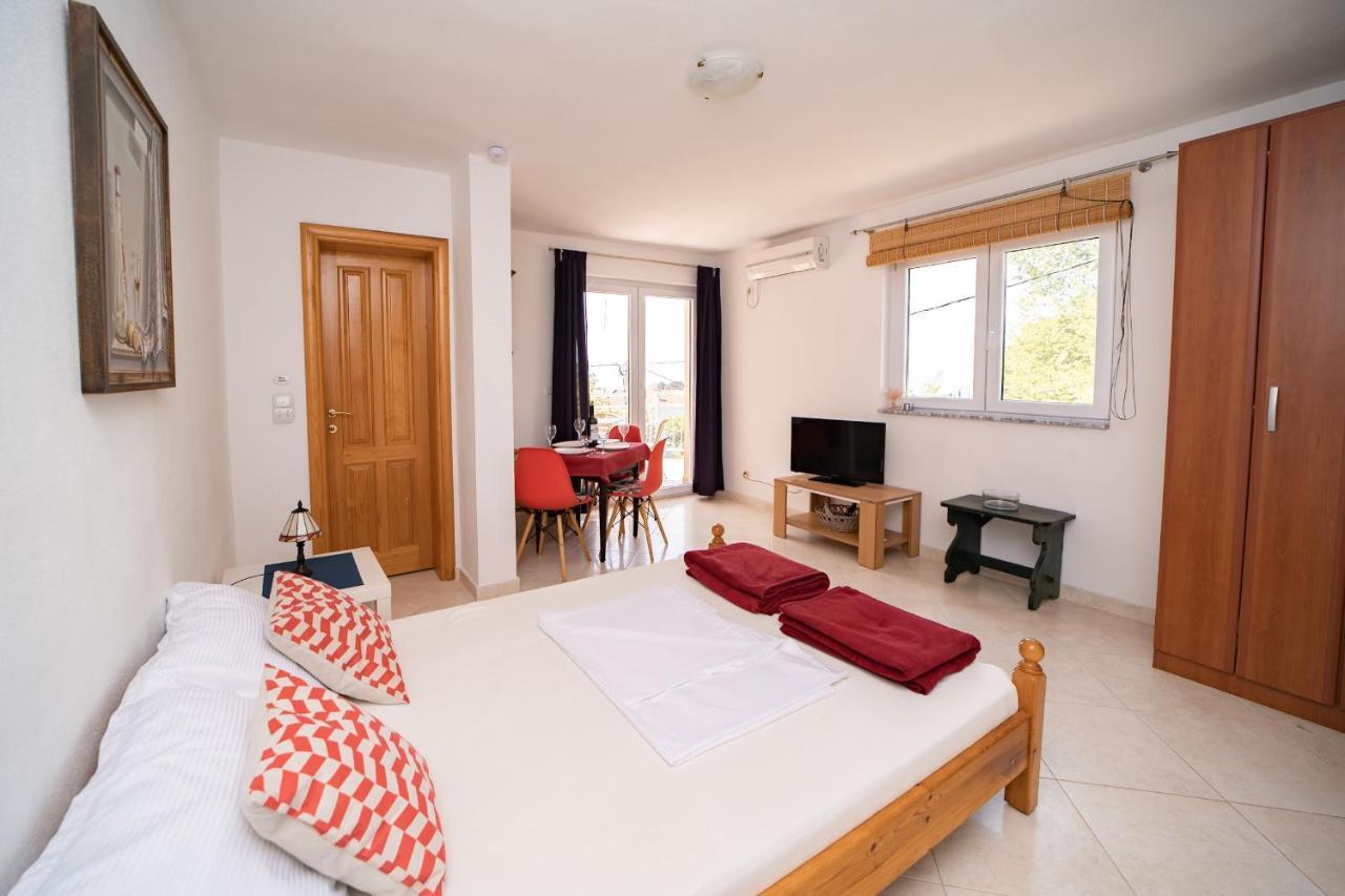 אוטייהא Villa Katharina מראה חיצוני תמונה