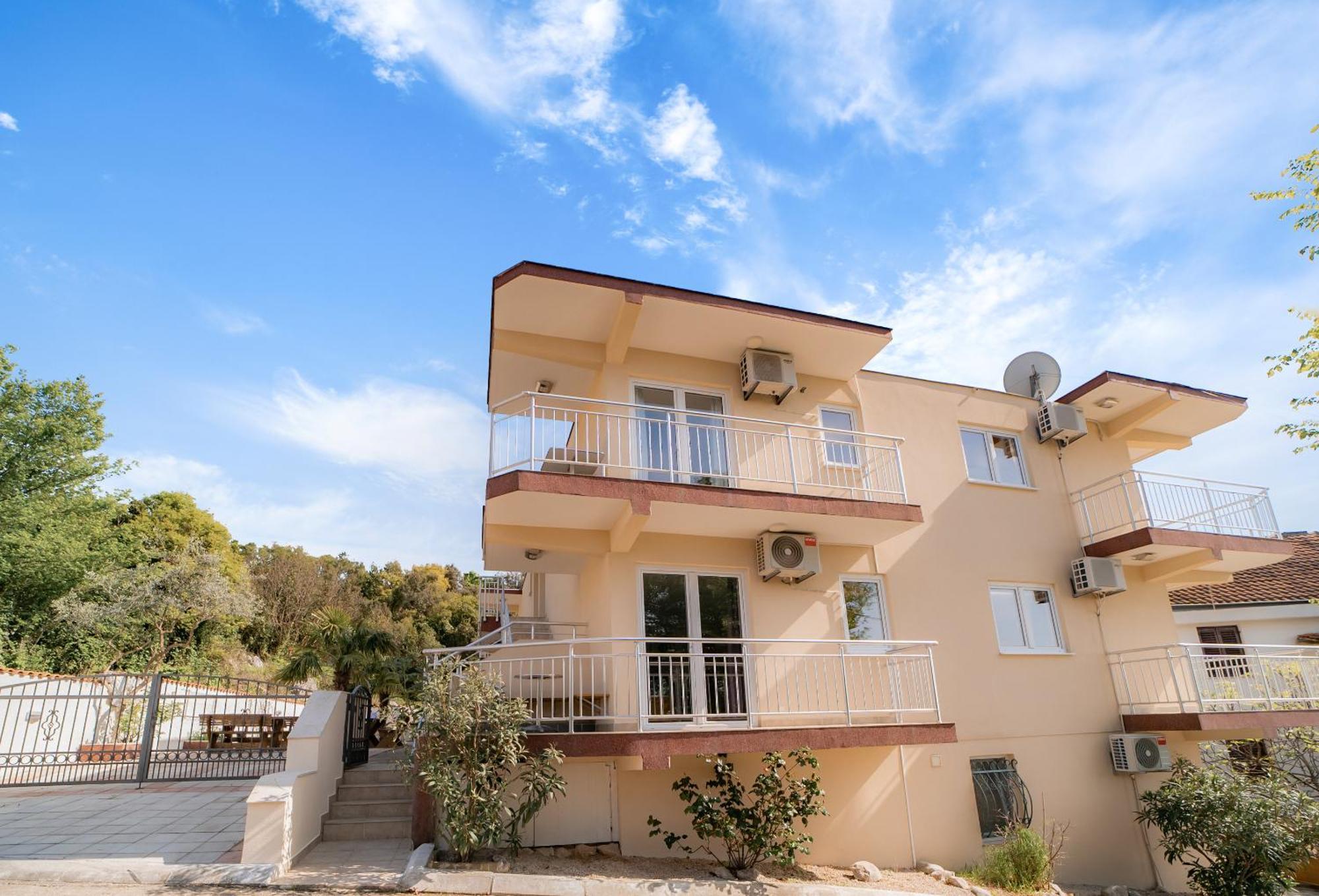 אוטייהא Villa Katharina מראה חיצוני תמונה